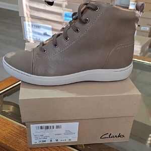 Clarks   Womens Nalle Vine Oxford Boot Dark Olive Leather High-Top Sneakers